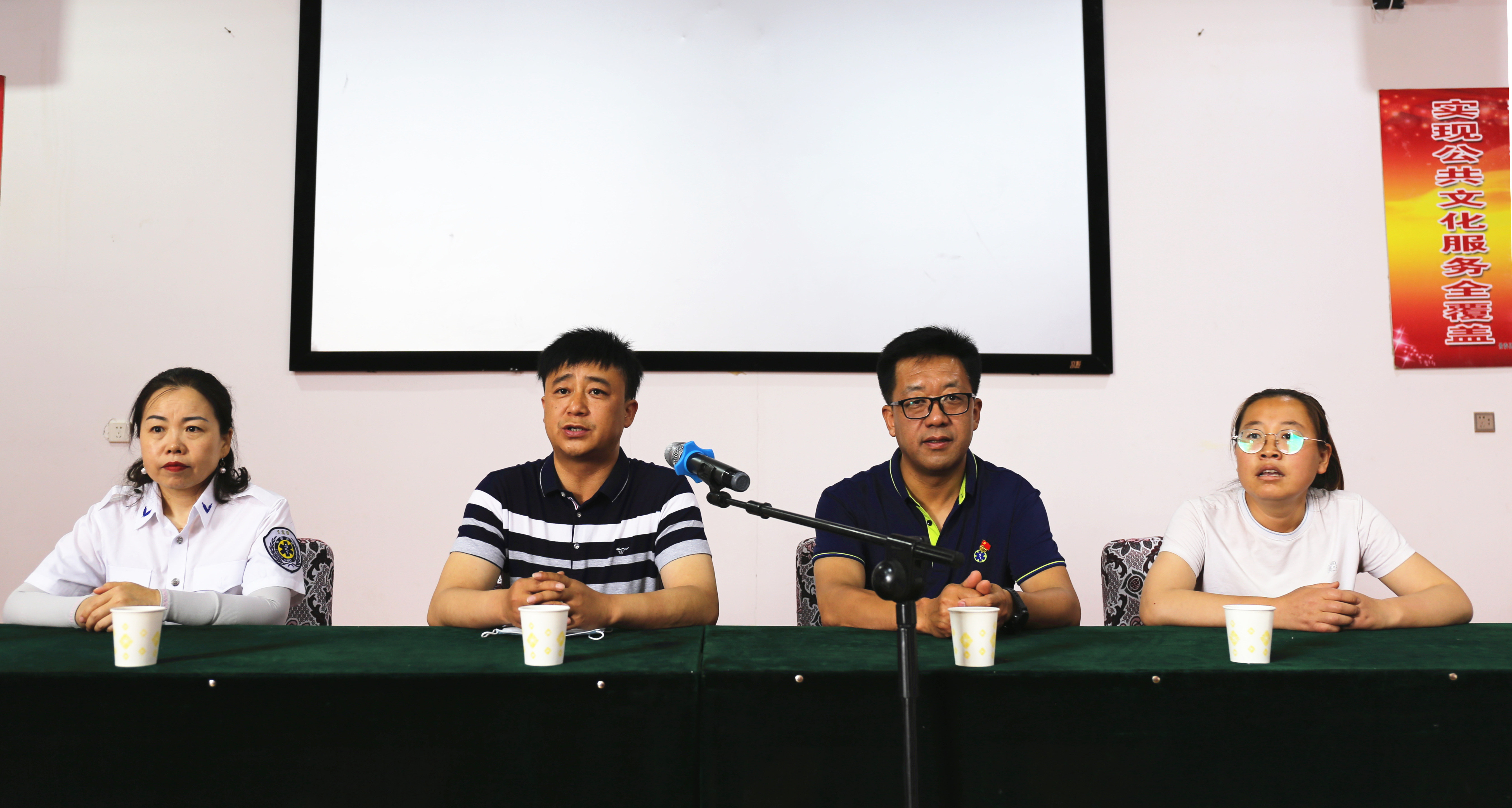省緊急醫(yī)療救援中心赴景泰縣中泉鎮(zhèn)腦泉村開展意外傷害自救互救知識進(jìn)農(nóng)村活動 省緊急醫(yī)療救援中心赴景泰縣中泉鎮(zhèn)腦泉村開展意外傷害自救互救知識進(jìn)農(nóng)村活動