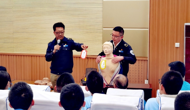 【“三抓三促”行動進行時】之十五中心赴蘭州大學(xué)附屬中學(xué)開展急救知識進校園活動