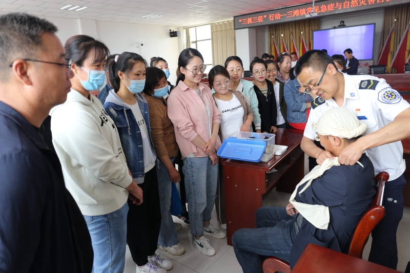 【“三抓三促”行動進行時】之二十二中心赴靖遠縣三灘鎮(zhèn)和石門鄉(xiāng)開展常見急癥和自然災害自救互救能力提升培訓