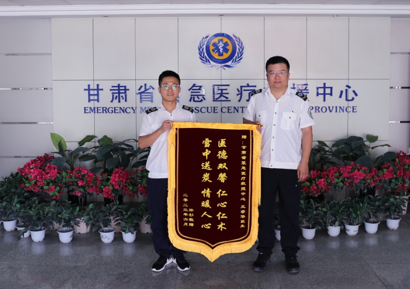 【學(xué)榜樣 樹典型】路遇車禍伸援手 危難之時(shí)顯擔(dān)當(dāng) 【學(xué)榜樣 樹典型】路遇車禍伸援手 危難之時(shí)顯擔(dān)當(dāng)