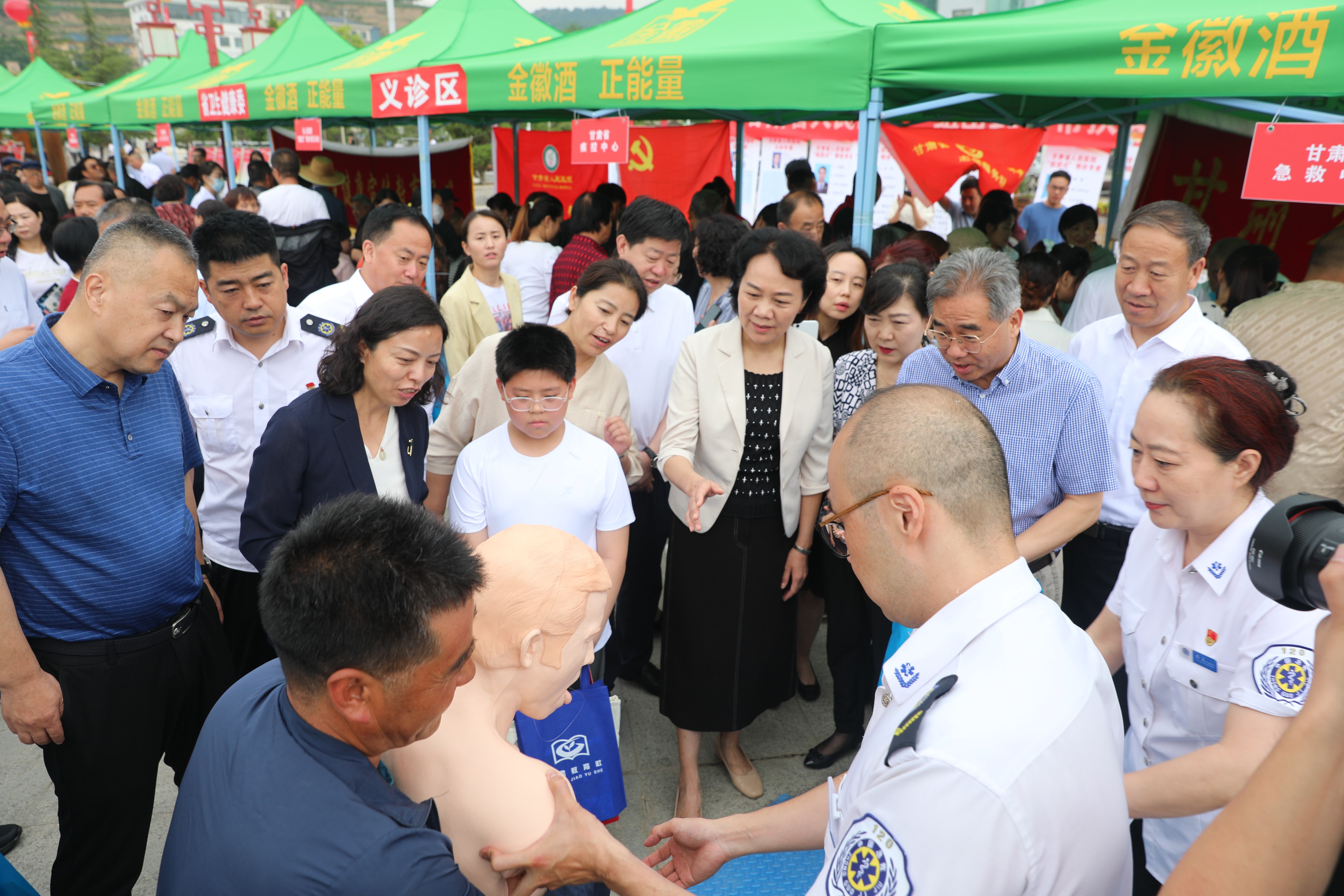省緊急醫(yī)療救援中心參加全省文化科技衛(wèi)生三下鄉(xiāng)活動 省緊急醫(yī)療救援中心參加全省文化科技衛(wèi)生三下鄉(xiāng)活動