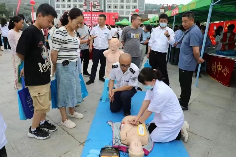 省緊急醫(yī)療救援中心參加全省文化科技衛(wèi)生三下鄉(xiāng)活動 省緊急醫(yī)療救援中心參加全省文化科技衛(wèi)生三下鄉(xiāng)活動