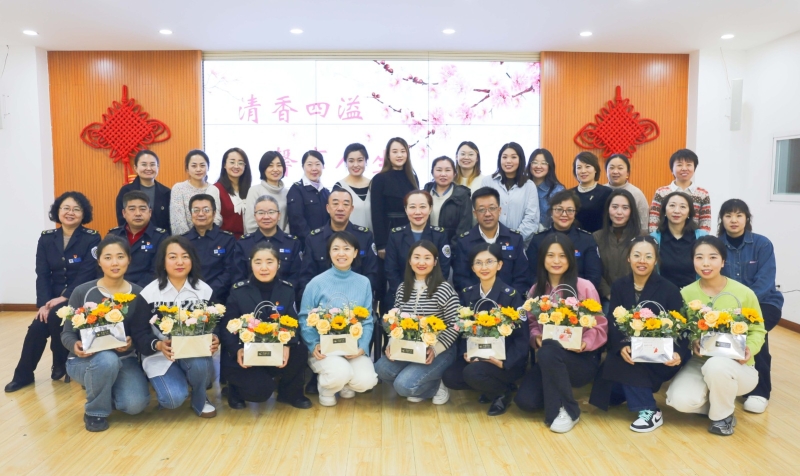 “清香四溢 馨享人生” |甘肅省緊急醫(yī)療救援中心工會開展三·八婦女節(jié)插花活動