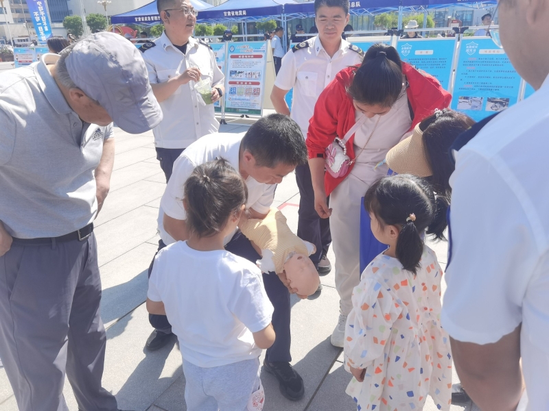 中心參加省“5?12”全國防災(zāi)減災(zāi)急救知識宣傳活動
