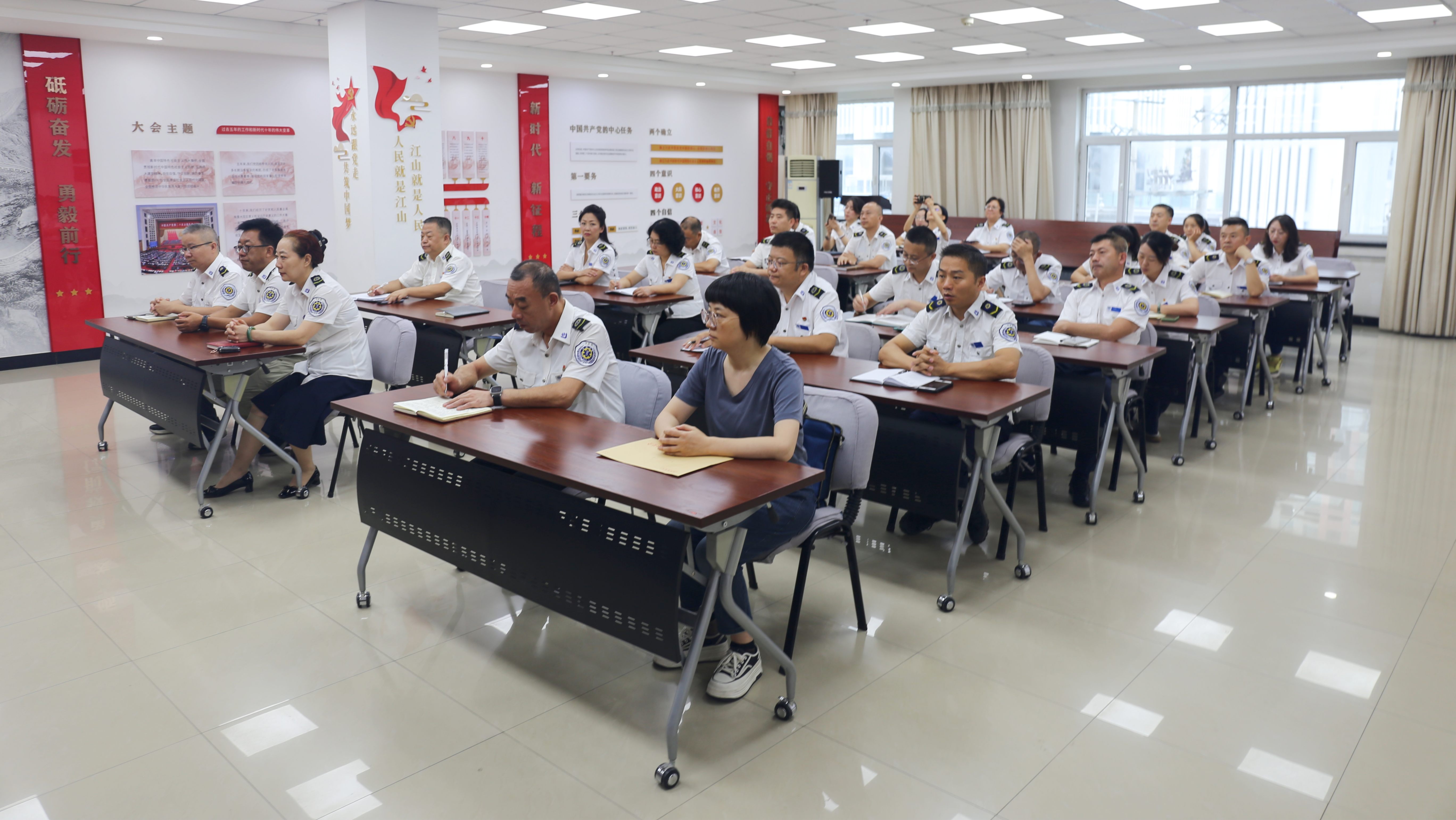 甘肅省緊急醫(yī)療救援中心召開干部大會 甘肅省緊急醫(yī)療救援中心召開干部大會