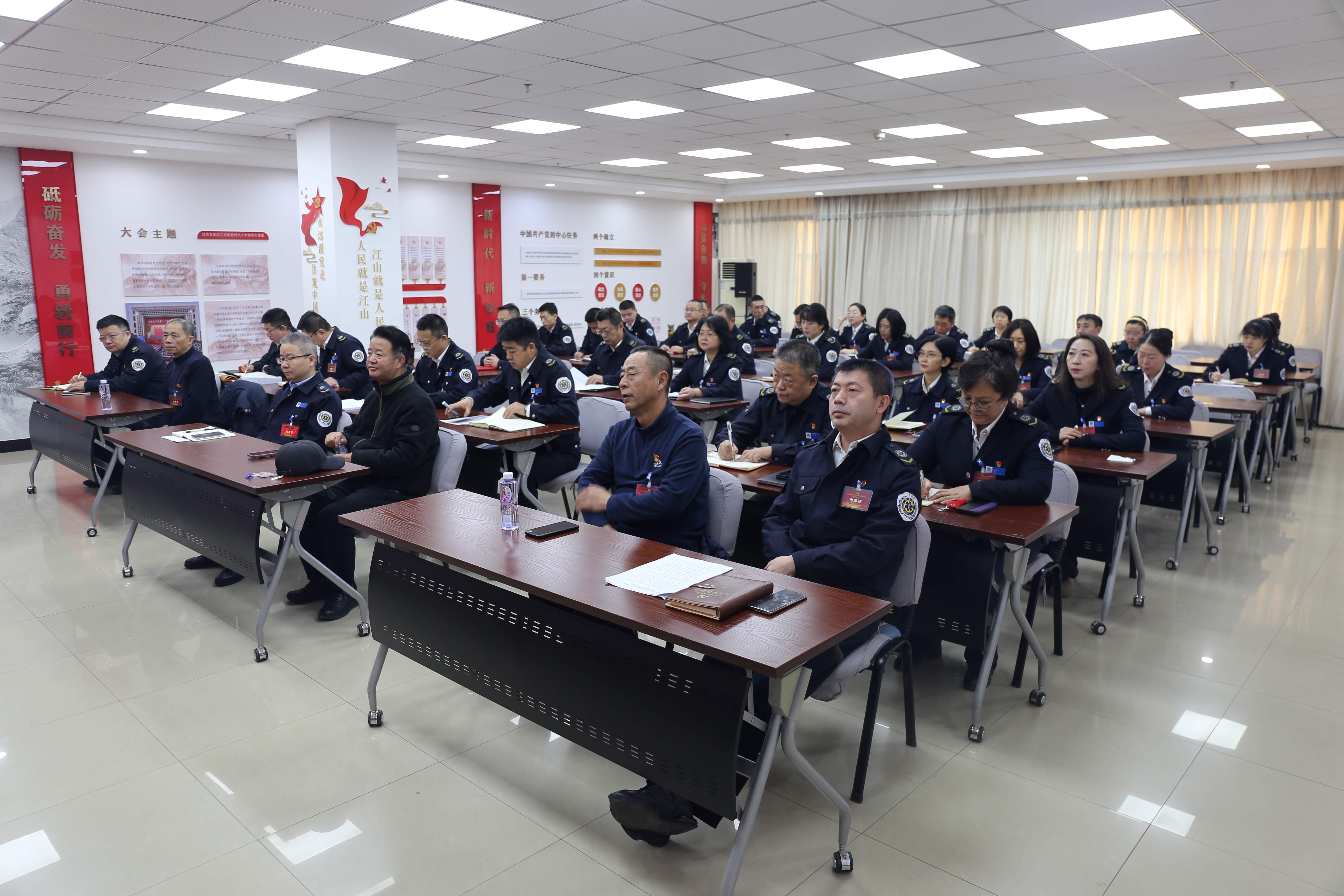 中共甘肅省緊急醫(yī)療救援中心總支部委員會(huì)第二次黨員大會(huì)順利召開(kāi) 中共甘肅省緊急醫(yī)療救援中心總支部委員會(huì)第二次黨員大會(huì)順利召開(kāi)