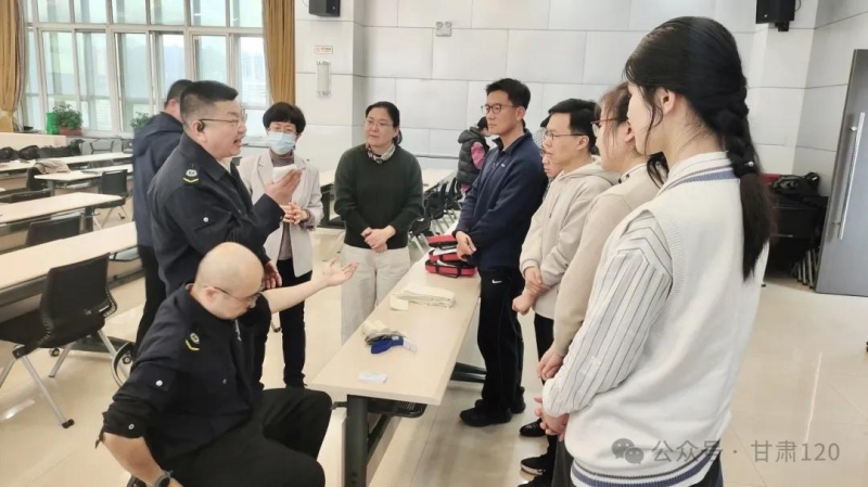 省緊急醫(yī)療救援中心走進省金融監(jiān)管局,開展“關愛生命,救在身邊”健康科普進機關培訓活動 省緊急醫(yī)療救援中心走進省金融監(jiān)管局,開展“關愛生命,救在身邊”健康科普進機關培訓活動