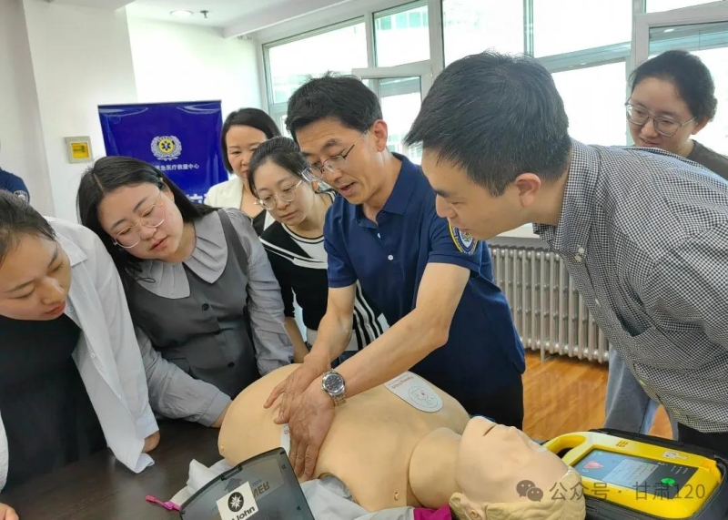 省緊急醫(yī)療救援中心走進(jìn)省中醫(yī)藥管理局開展健康科普與急救技能培訓(xùn)宣教活動 省緊急醫(yī)療救援中心走進(jìn)省中醫(yī)藥管理局開展健康科普與急救技能培訓(xùn)宣教活動