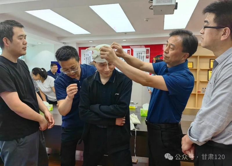 省緊急醫(yī)療救援中心走進(jìn)省中醫(yī)藥管理局開(kāi)展健康科普與急救技能培訓(xùn)宣教活動(dòng) 省緊急醫(yī)療救援中心走進(jìn)省中醫(yī)藥管理局開(kāi)展健康科普與急救技能培訓(xùn)宣教活動(dòng)