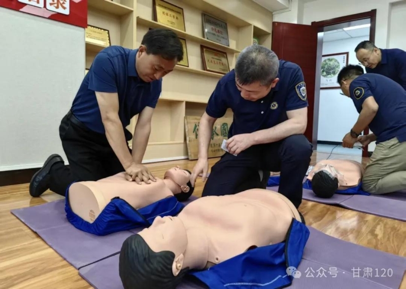 省緊急醫(yī)療救援中心走進(jìn)省中醫(yī)藥管理局開(kāi)展健康科普與急救技能培訓(xùn)宣教活動(dòng) 省緊急醫(yī)療救援中心走進(jìn)省中醫(yī)藥管理局開(kāi)展健康科普與急救技能培訓(xùn)宣教活動(dòng)