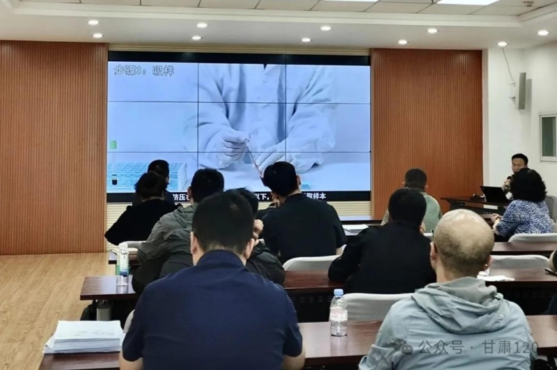 省緊急醫(yī)療救援中心開展車載設(shè)備專項(xiàng)培訓(xùn) 夯實(shí)院前急救能力基石 省緊急醫(yī)療救援中心開展車載設(shè)備專項(xiàng)培訓(xùn) 夯實(shí)院前急救能力基石