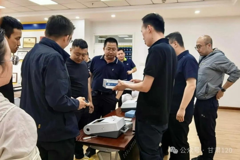 省緊急醫(yī)療救援中心開展車載設(shè)備專項(xiàng)培訓(xùn) 夯實(shí)院前急救能力基石 省緊急醫(yī)療救援中心開展車載設(shè)備專項(xiàng)培訓(xùn) 夯實(shí)院前急救能力基石