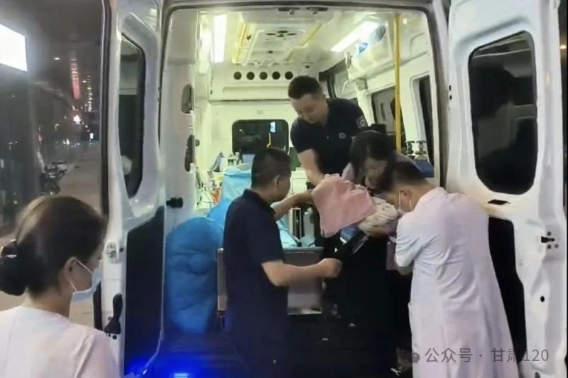 千里護航新生希望 生命接力創(chuàng)造奇跡——甘肅省緊急醫(yī)療救援中心成功完成70天腦出血患兒跨區(qū)域醫(yī)療轉(zhuǎn)運 千里護航新生希望 生命接力創(chuàng)造奇跡——甘肅省緊急醫(yī)療救援中心成功完成70天腦出血患兒跨區(qū)域醫(yī)療轉(zhuǎn)運
